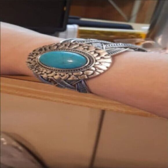 Ethnic Style Hollowed Geometric Twisted Bracelet, Jewelery Gift - Picture 5 of 9